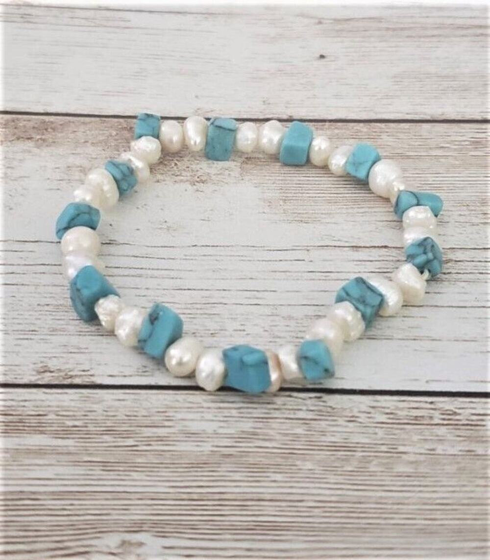 Vintage Stretch Bracelet Turquoise Tone & Faux? Pearl